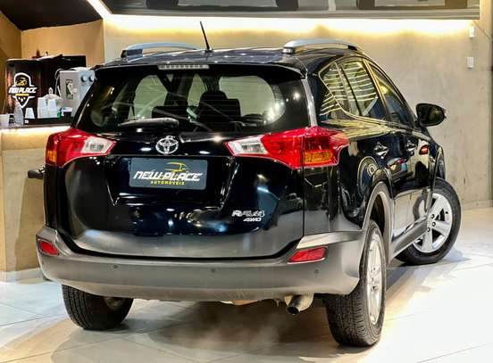 TOYOTA-RAV4-2014