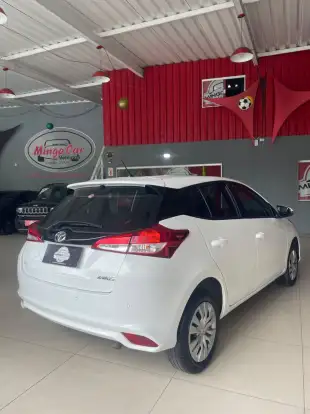 TOYOTA-YARIS-2021
