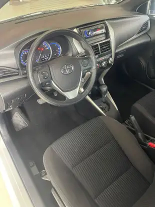TOYOTA-YARIS-2021