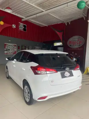 TOYOTA-YARIS-2021
