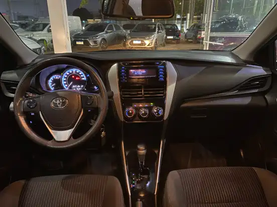 TOYOTA-YARIS-2019