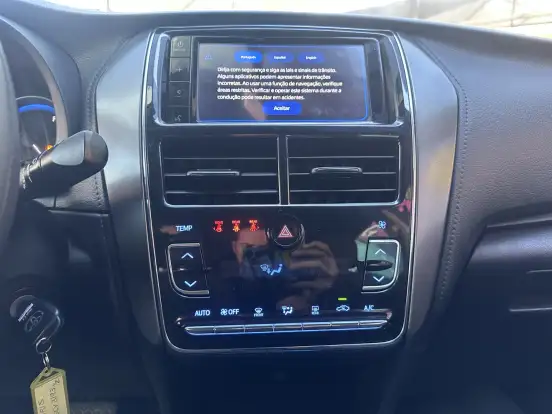 TOYOTA-YARIS-2023