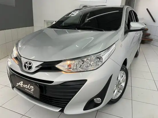 TOYOTA-YARIS-2019