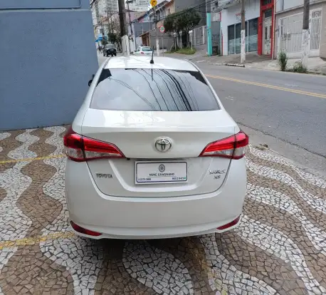 TOYOTA-YARIS-2019