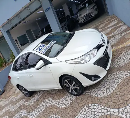 TOYOTA-YARIS-2019