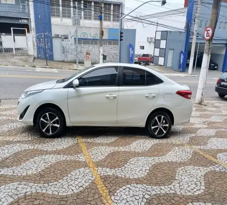 TOYOTA-YARIS-2019