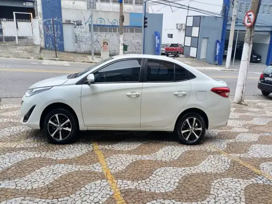 TOYOTA-YARIS-1.5 16V FLEX SEDAN XS MULTIDRIVE TOYOTA-YARIS-2019