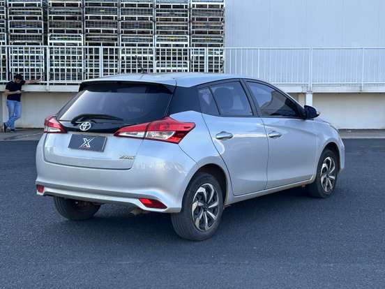 TOYOTA-YARIS-2022