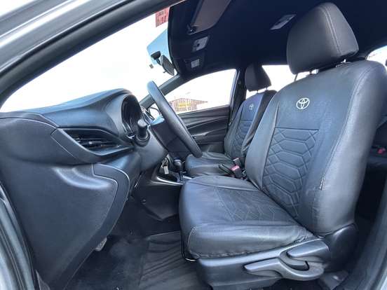 TOYOTA-YARIS-2022