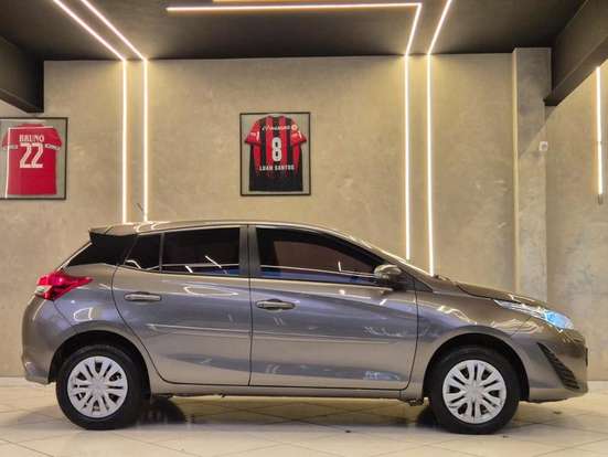 TOYOTA-YARIS-2019