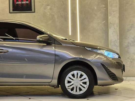 TOYOTA-YARIS-2019