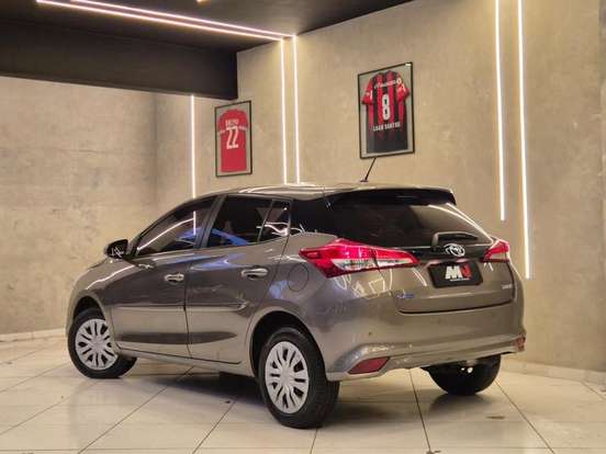TOYOTA-YARIS-2019
