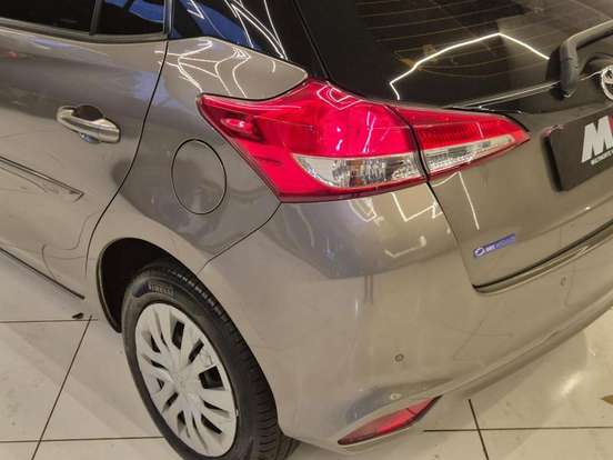 TOYOTA-YARIS-2019