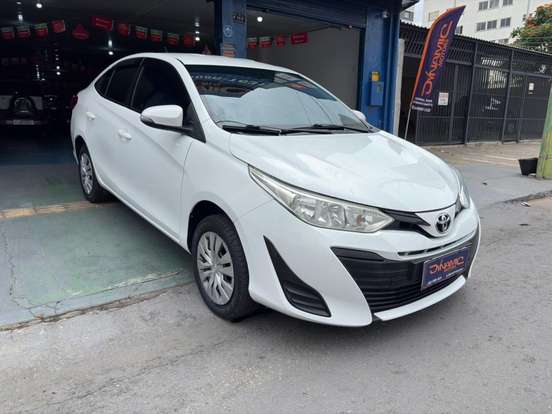 TOYOTA-YARIS-2021