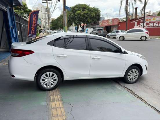 TOYOTA-YARIS-2021