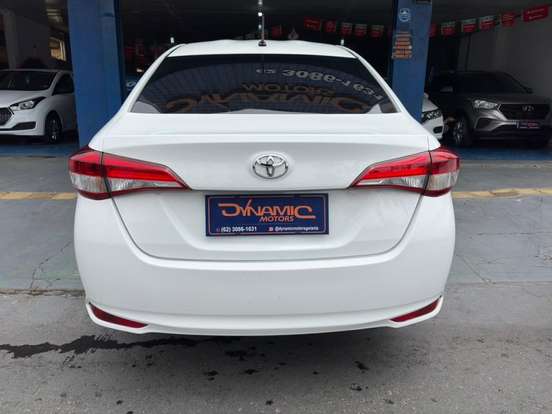 TOYOTA-YARIS-2021