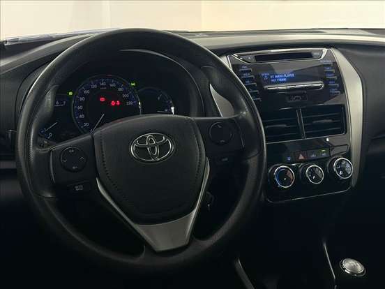 TOYOTA-YARIS-2019
