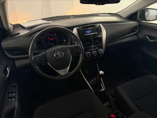 TOYOTA-YARIS-2019