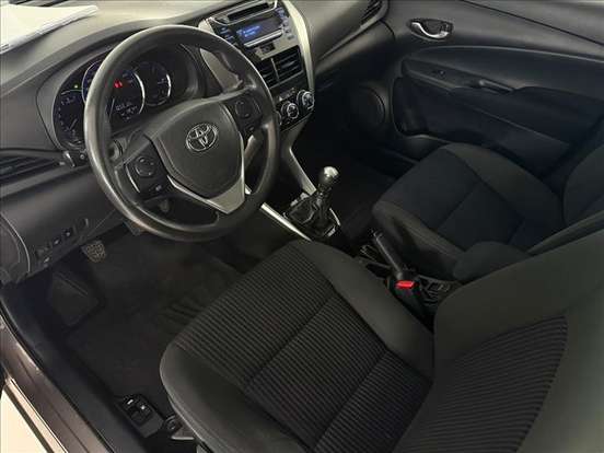 TOYOTA-YARIS-2019