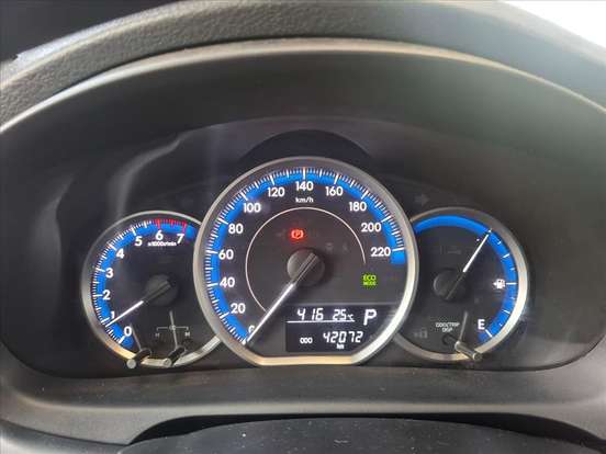 TOYOTA-YARIS-2024
