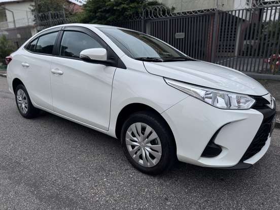 TOYOTA-YARIS-2024