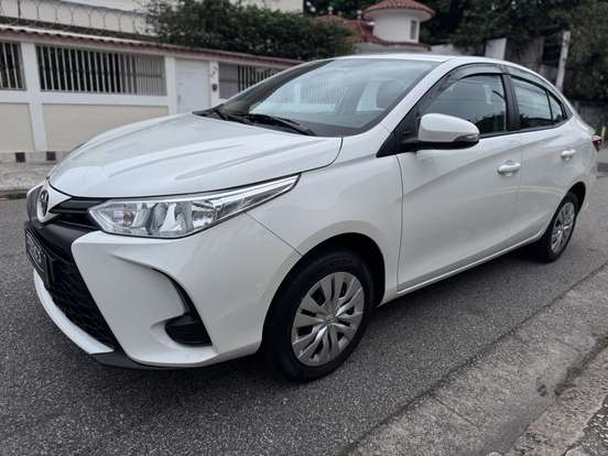 TOYOTA-YARIS-2024