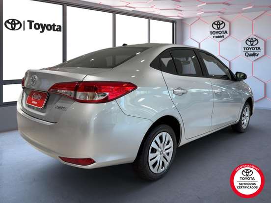 TOYOTA-YARIS-2024