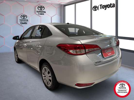 TOYOTA-YARIS-2024