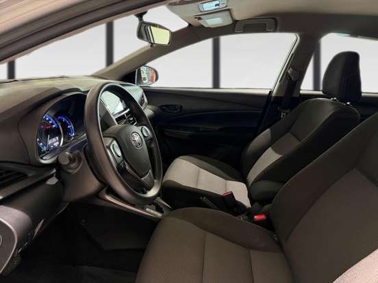 TOYOTA-YARIS-2024