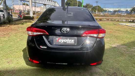 TOYOTA-YARIS-2024