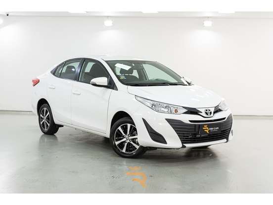 TOYOTA-YARIS-2021