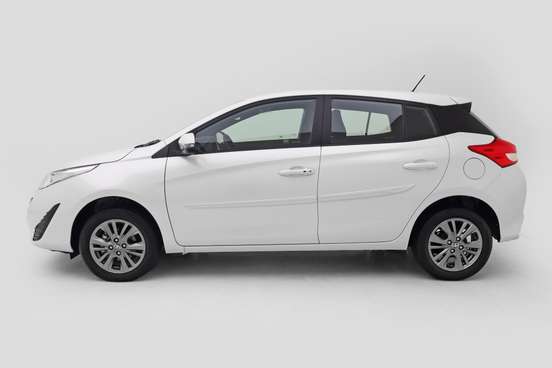 TOYOTA-YARIS-2021