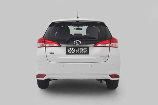 TOYOTA-YARIS-2021