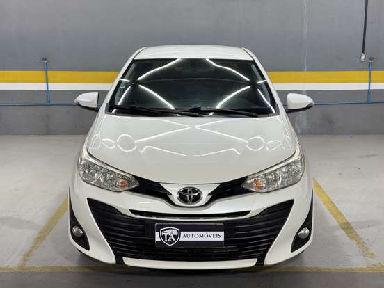 TOYOTA-YARIS-2019
