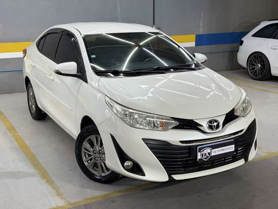 TOYOTA-YARIS-2019