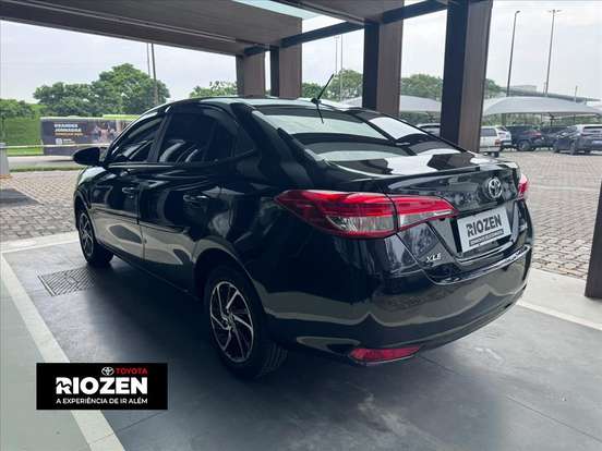 TOYOTA-YARIS-2022