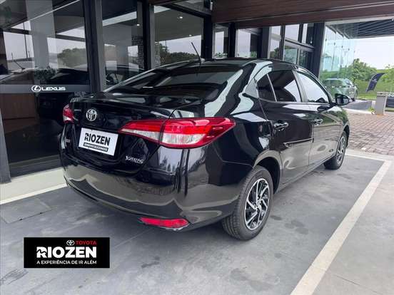 TOYOTA-YARIS-2022