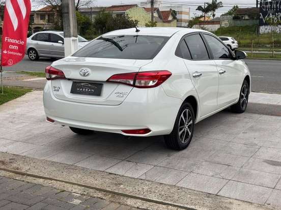TOYOTA-YARIS-2018