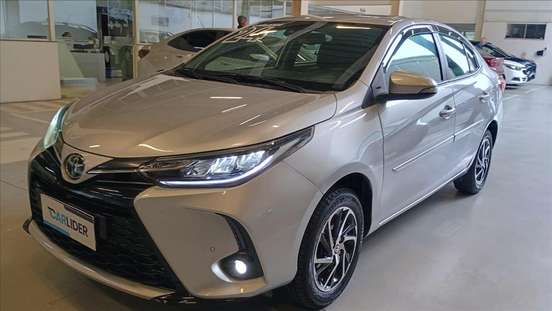 TOYOTA-YARIS-2024