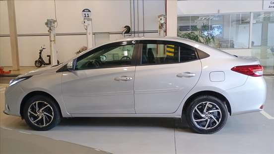 TOYOTA-YARIS-2024