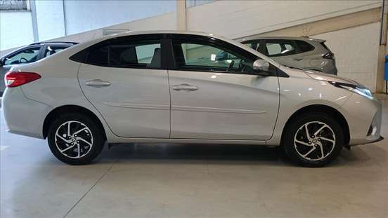 TOYOTA-YARIS-2024
