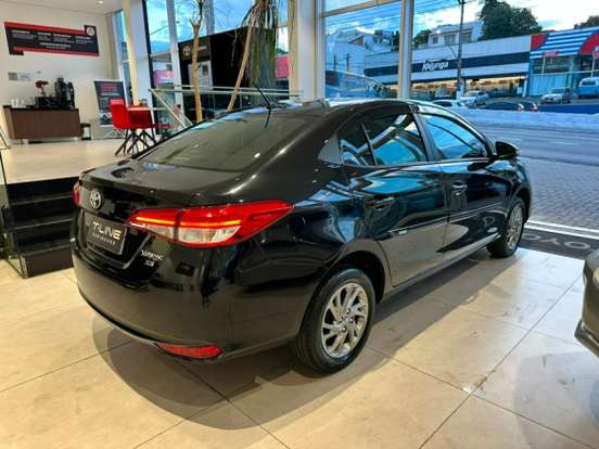 TOYOTA-YARIS-2023