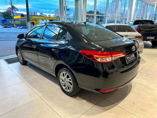 TOYOTA-YARIS-2023
