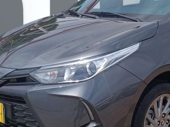 TOYOTA-YARIS-2024