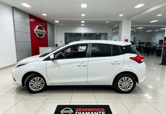 TOYOTA-YARIS-2022
