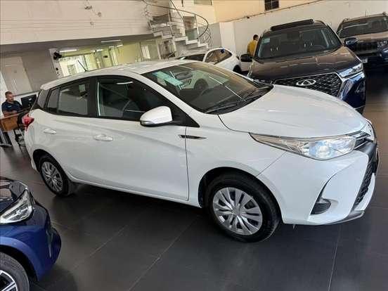 TOYOTA-YARIS-2024