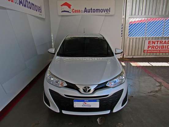 TOYOTA-YARIS-2021