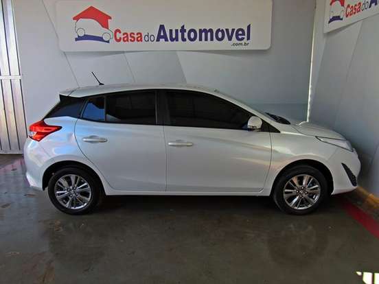 TOYOTA-YARIS-2021