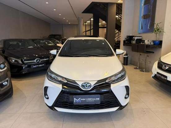 TOYOTA-YARIS-2022