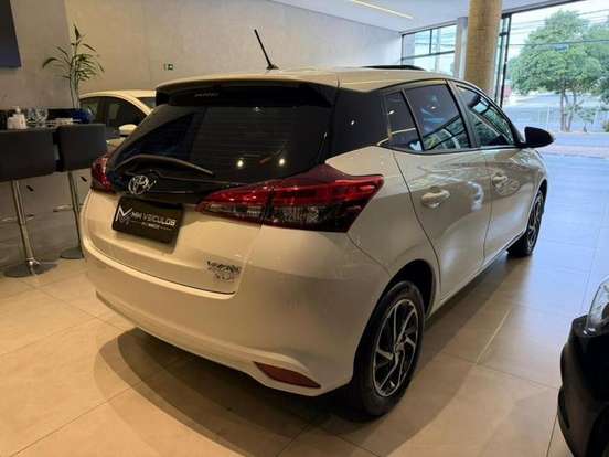 TOYOTA-YARIS-2022
